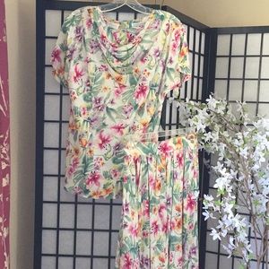 🌸 Floral print blouse & skirt set